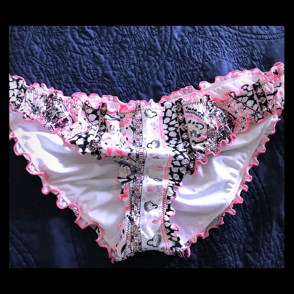 Ruffle cheeky bottom